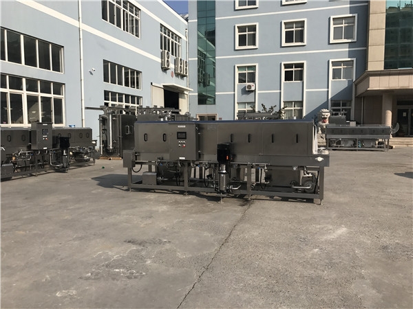 塑料筐清洗機，物料筐清洗機，周轉(zhuǎn)箱清洗機